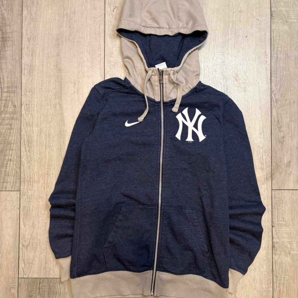 Vintage Nike x Yankees Navy and‎ cream